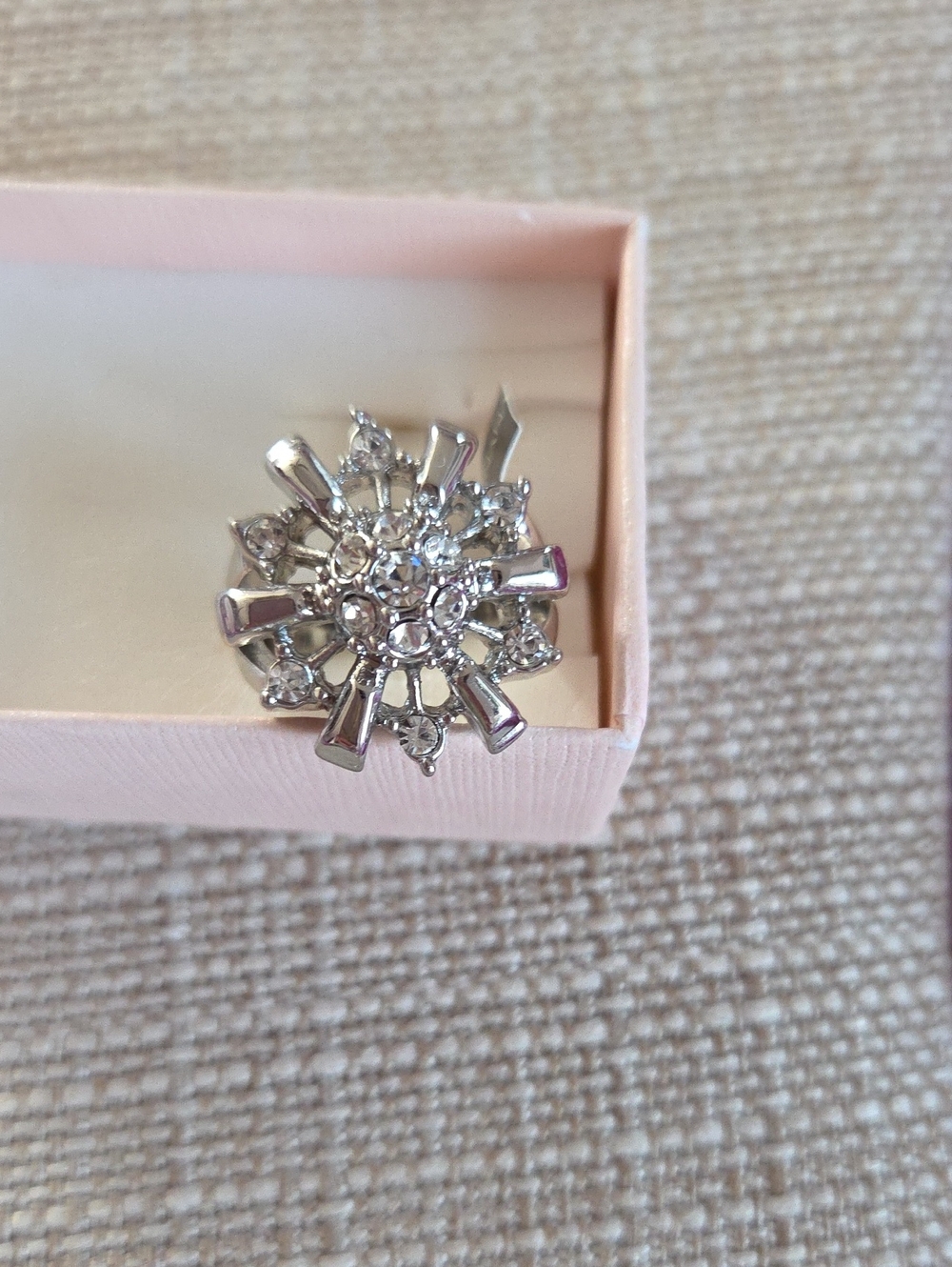 Silver Crystal Fashion Ring - Elegant Women's Jewelry 8